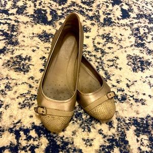 Champagne Ecco flats